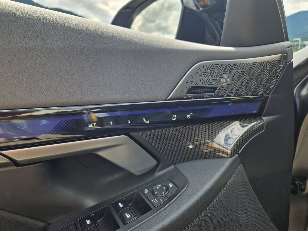 vehicle-2751990-16-2