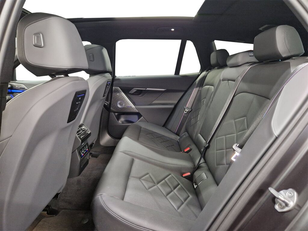 vehicle-2751990-17-2