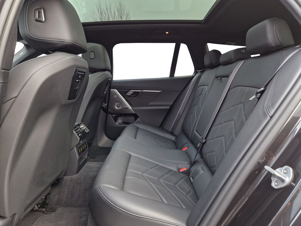 vehicle-3005646-16-2