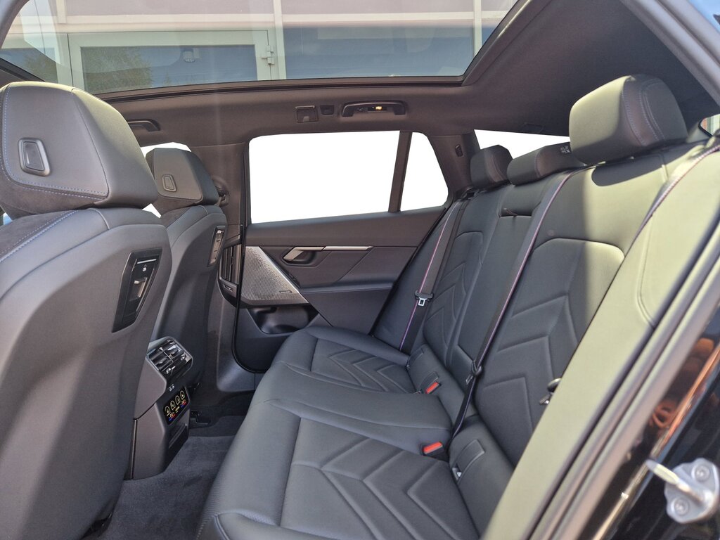 vehicle-2748447-16